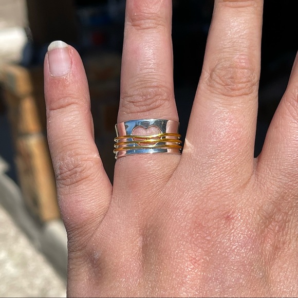 BEAUTIFUL SILVER AND GOLD RING WITH CUT OUT HEART & “LOVE” INSCRIPTION - Picture 2 of 11